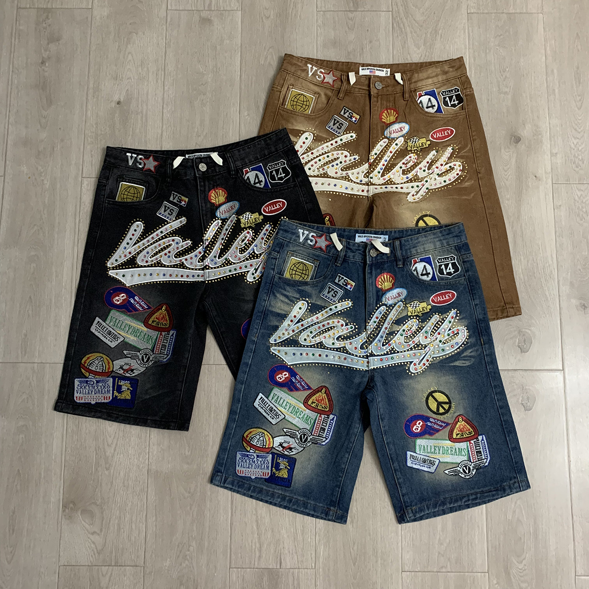 Embroidery Jeans Sakura - Shinning Diamond Letter Embroidery Washed Jeans