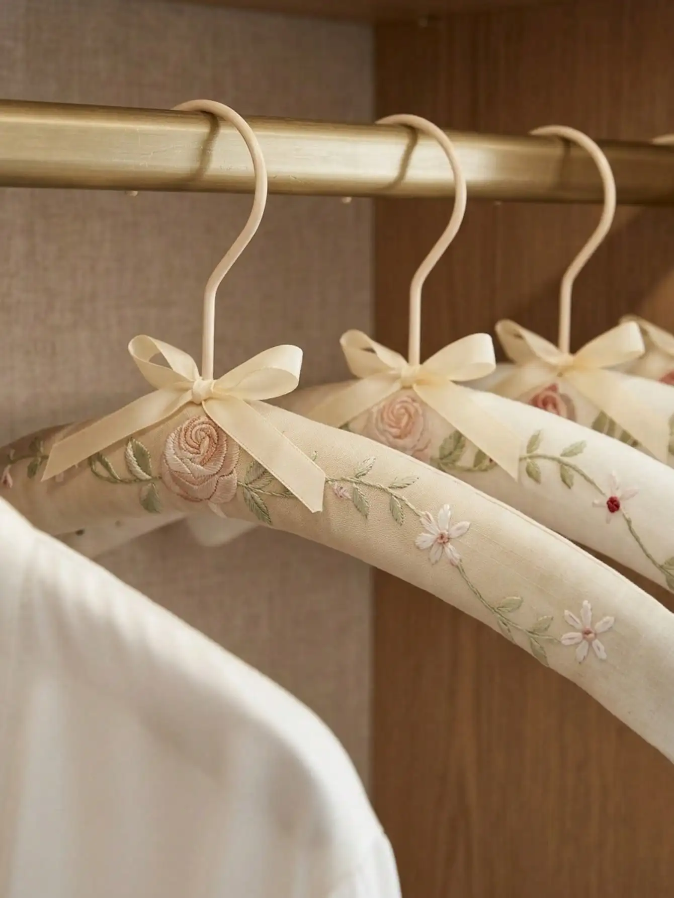Embroidery-Covered Hanging Rac – Embroidery Knot recenzja i cena