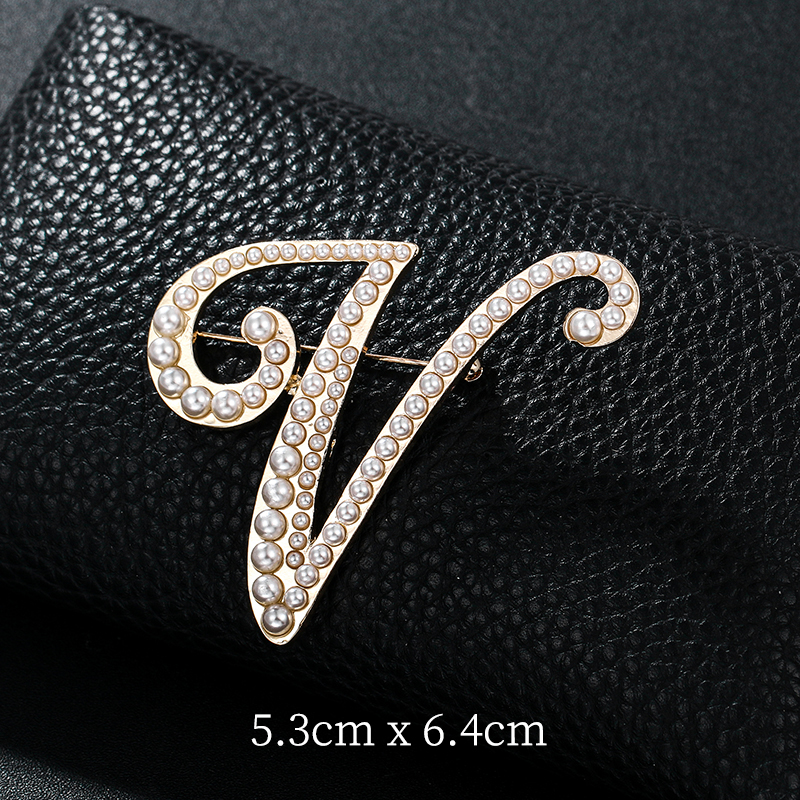 English Letters A-Z Pearl Broo – Embroidery Letter M recenzja i cena